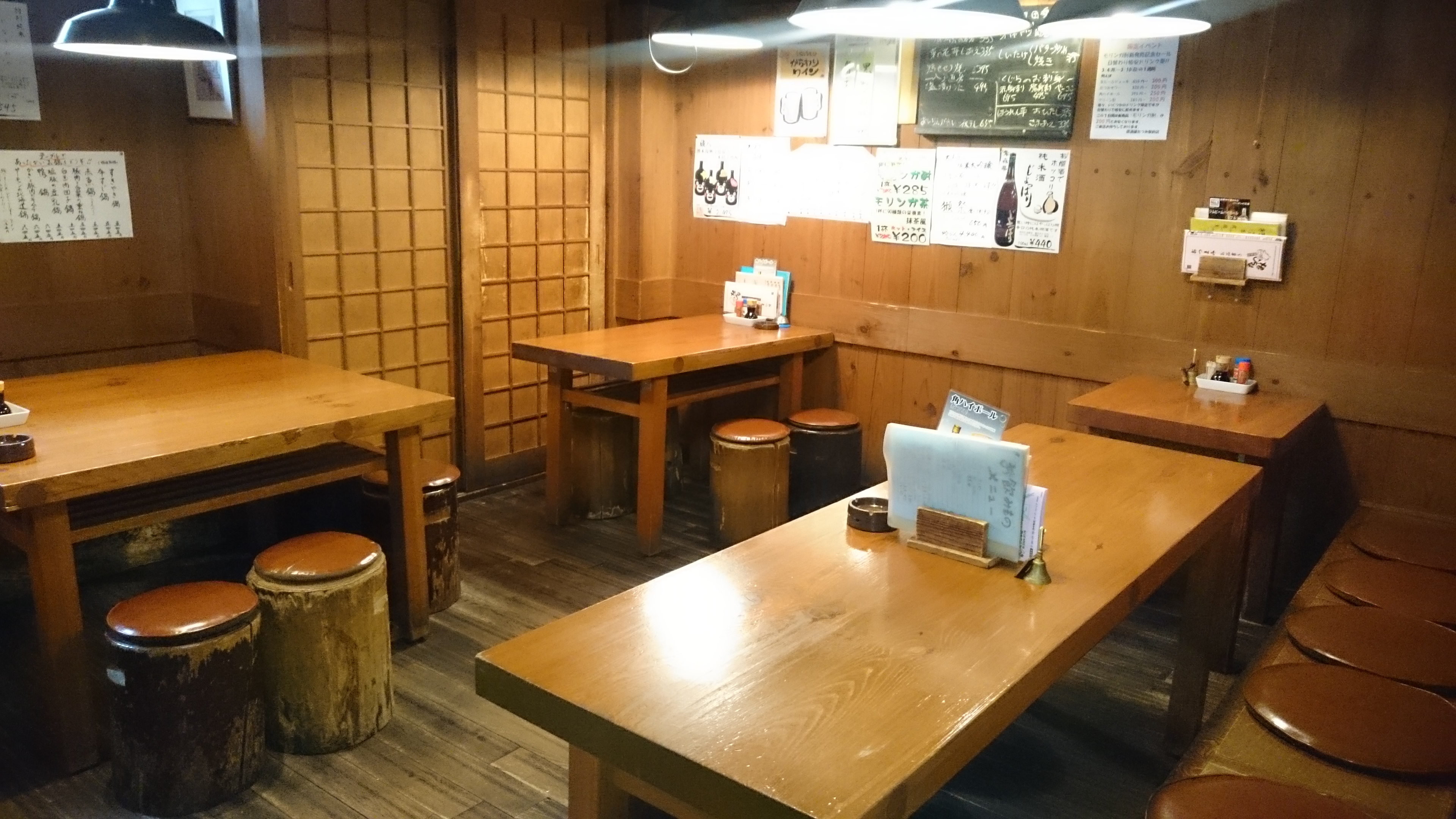 落ち着いた雰囲気の店内